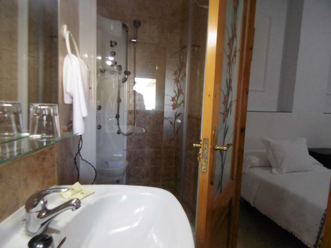 Apartamentos Turisticos Casa Soto ไบโยนา ภายนอก รูปภาพ