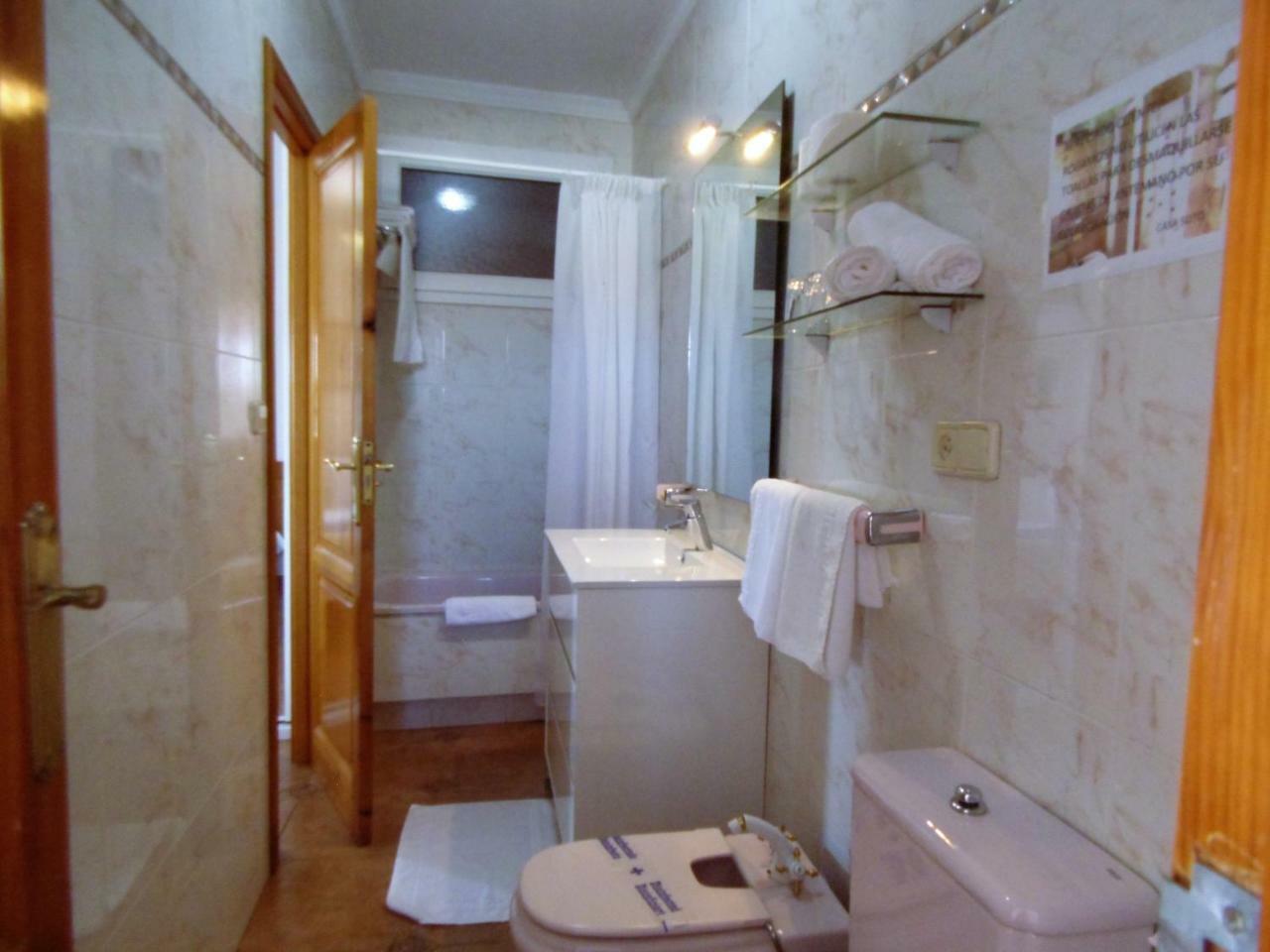 Apartamentos Turisticos Casa Soto ไบโยนา ภายนอก รูปภาพ