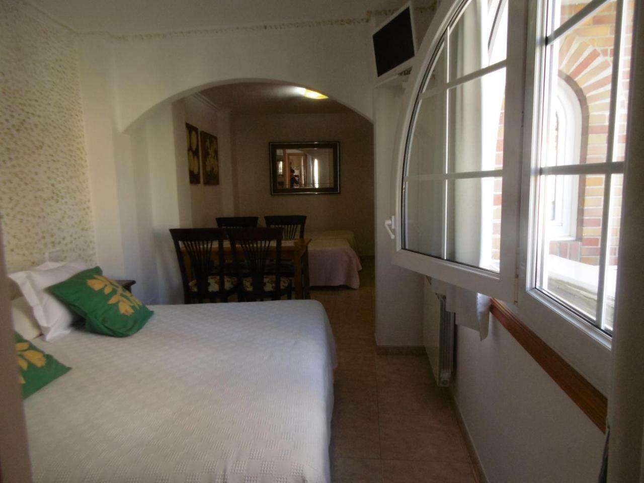 Apartamentos Turisticos Casa Soto ไบโยนา ภายนอก รูปภาพ