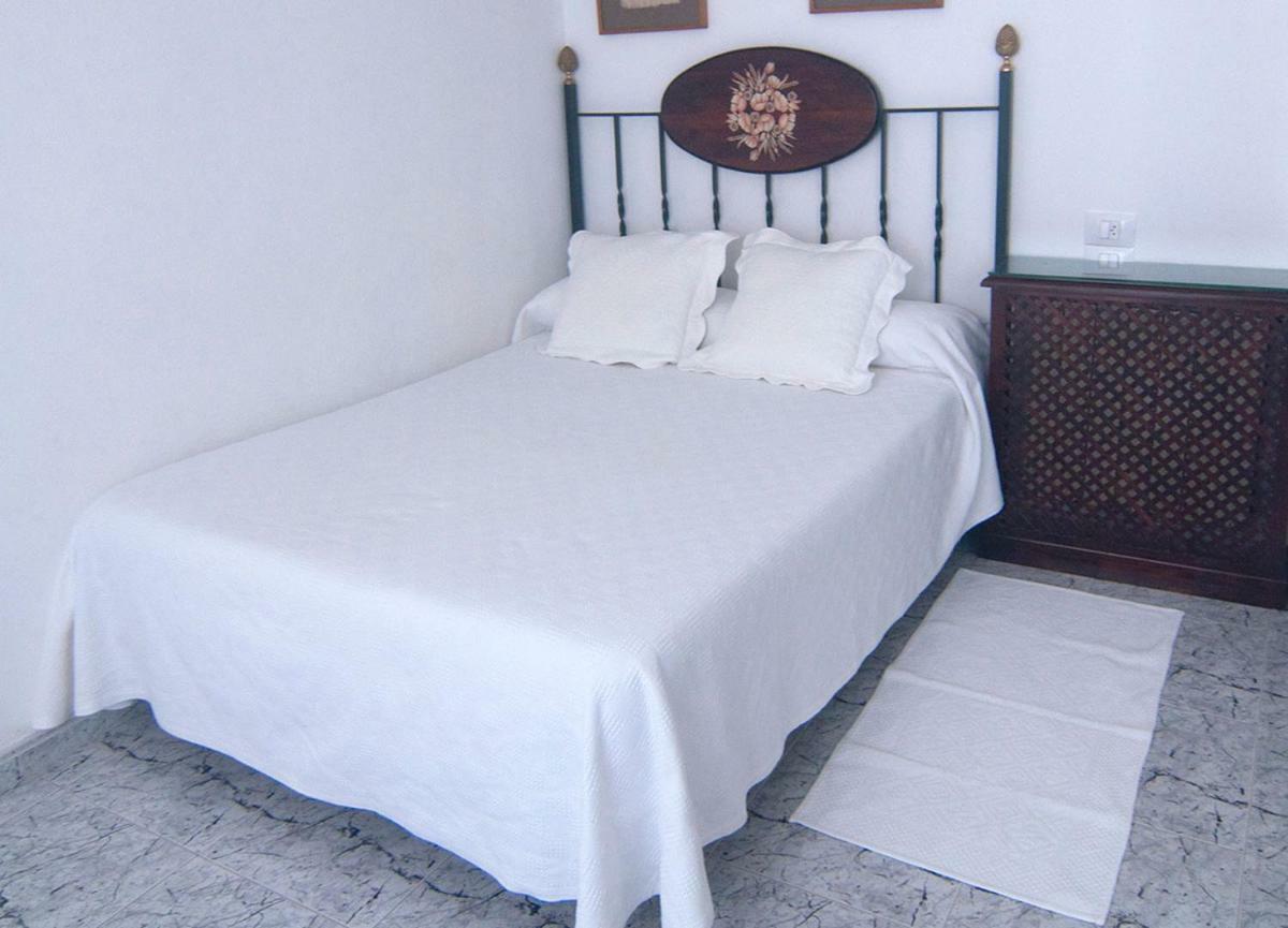 Apartamentos Turisticos Casa Soto ไบโยนา ภายนอก รูปภาพ