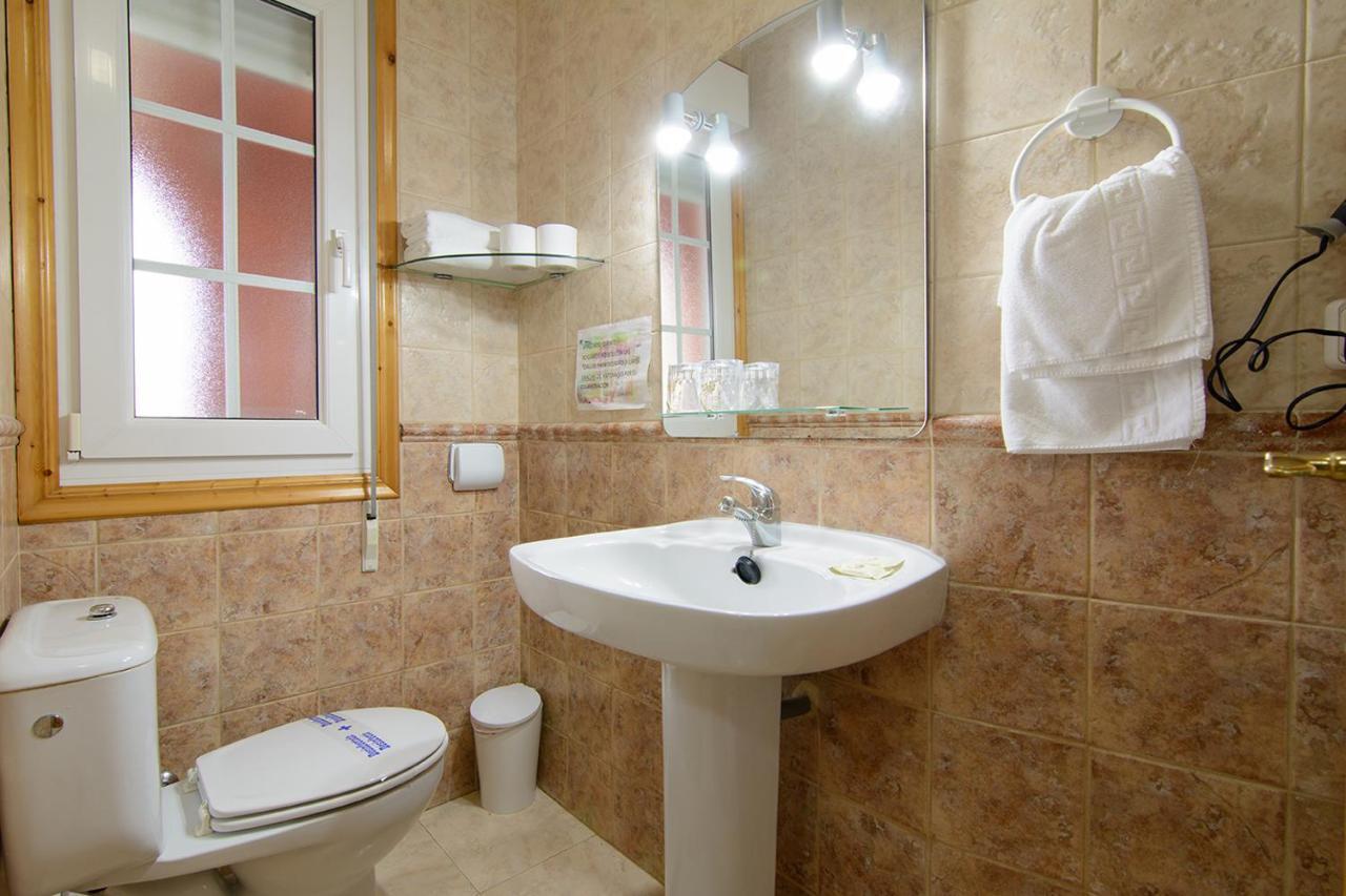 Apartamentos Turisticos Casa Soto ไบโยนา ภายนอก รูปภาพ