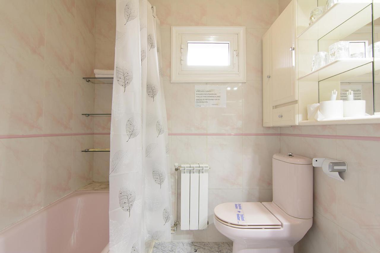 Apartamentos Turisticos Casa Soto ไบโยนา ภายนอก รูปภาพ