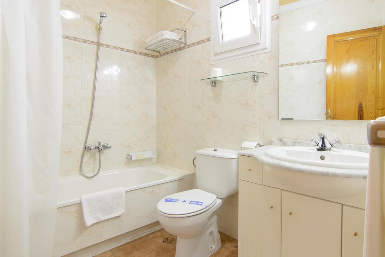 Apartamentos Turisticos Casa Soto ไบโยนา ภายนอก รูปภาพ