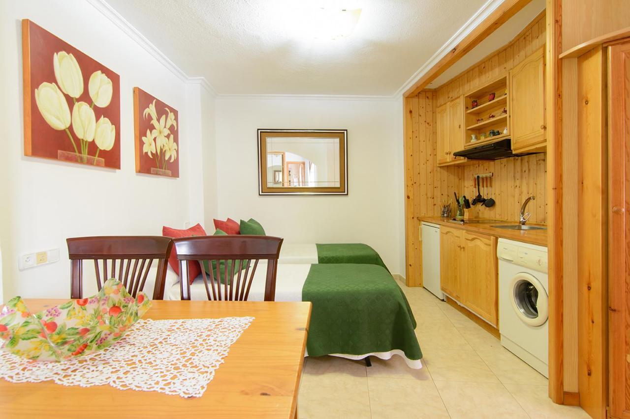 Apartamentos Turisticos Casa Soto ไบโยนา ภายนอก รูปภาพ
