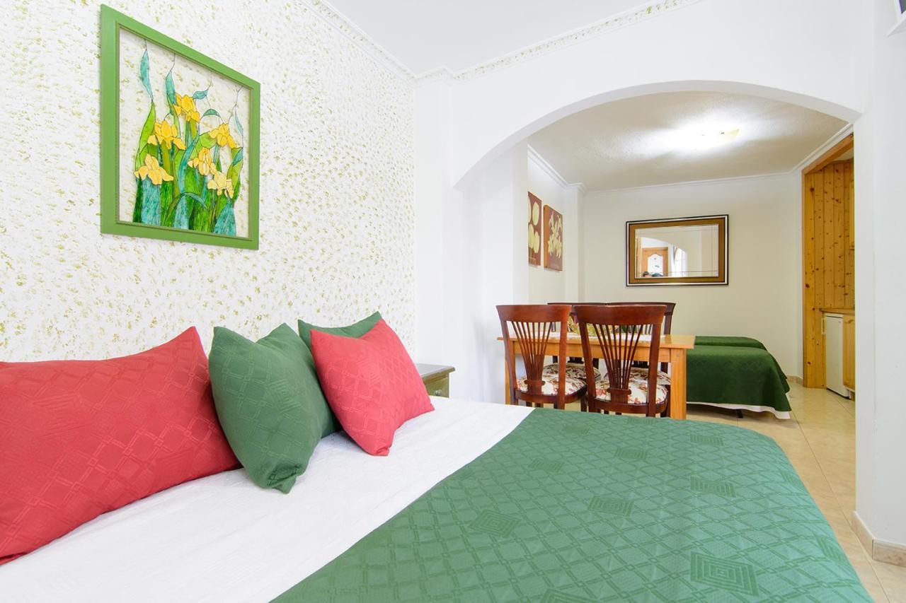 Apartamentos Turisticos Casa Soto ไบโยนา ภายนอก รูปภาพ