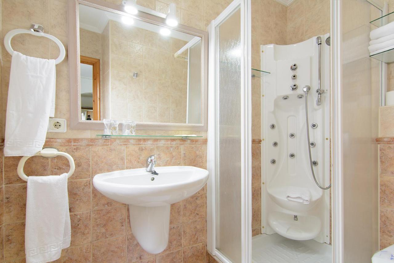 Apartamentos Turisticos Casa Soto ไบโยนา ภายนอก รูปภาพ